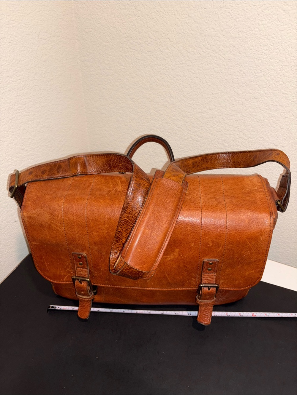 Ona camera and laptop messenger